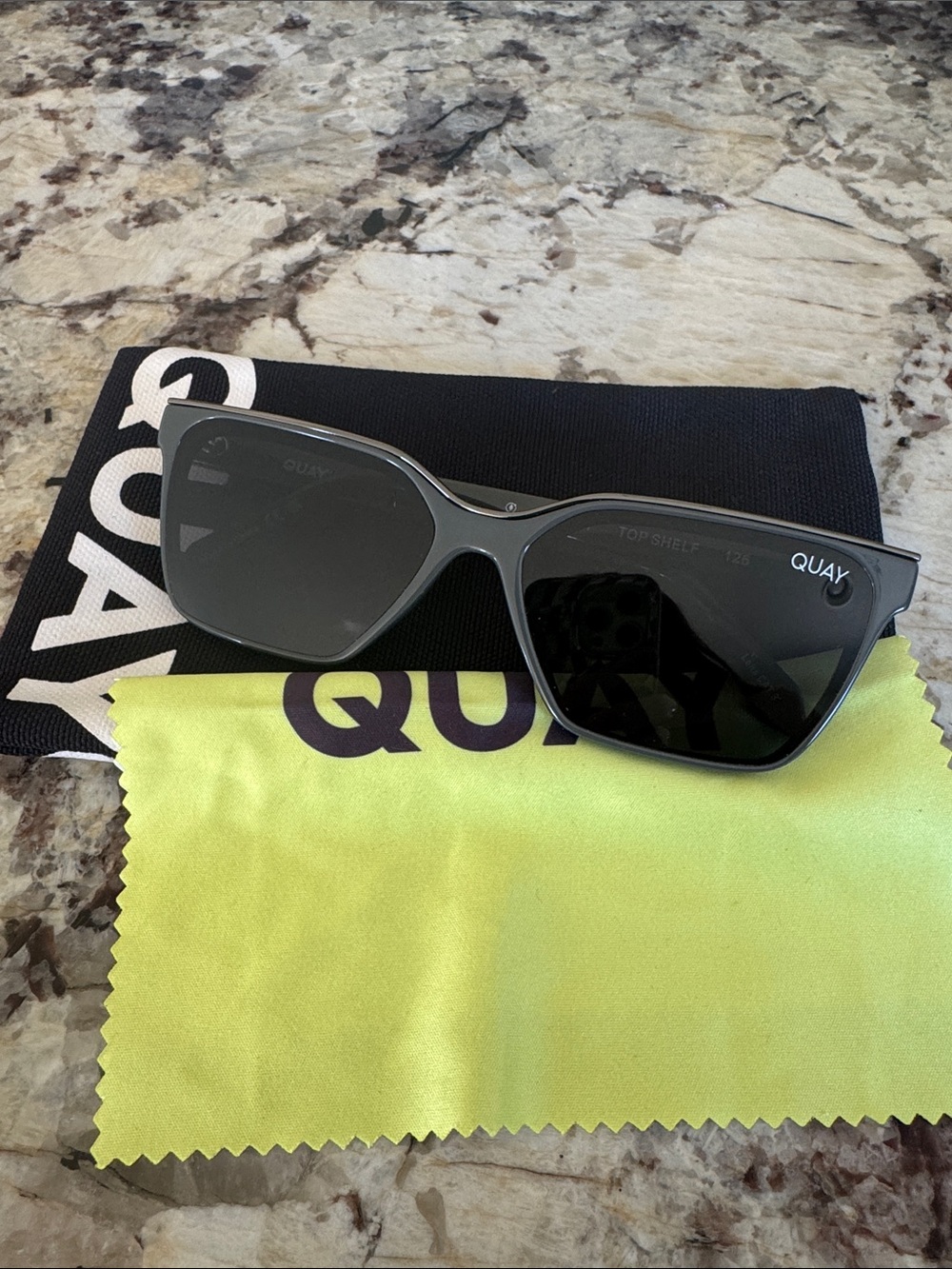 NWOT Quay Australia Topshelf Charcoal Gray Oversized Cat-Eye Sunglasses